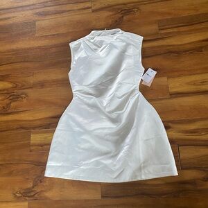 Elegant White Sleeveless Dress